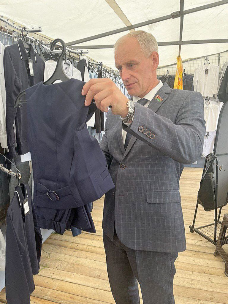 Член Совета Республики Константин Сиротин: «Доступность школьных товаров для семей с разным уровнем дохода»