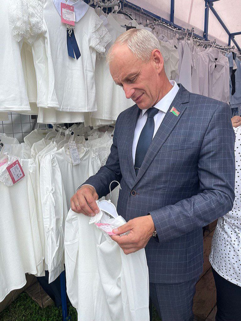 Член Совета Республики Константин Сиротин: «Доступность школьных товаров для семей с разным уровнем дохода»