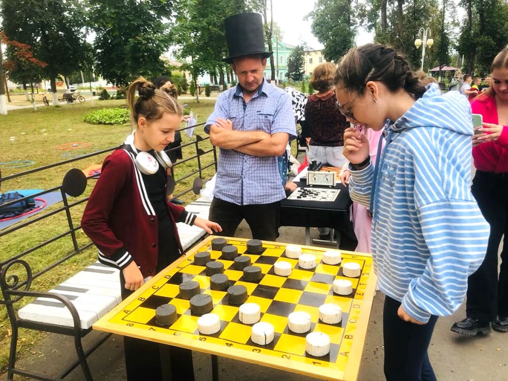Климовичи зажигают: праздник вдохновения и творчества провели для детей и подростков