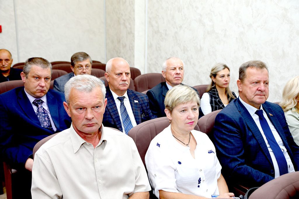 Глава Климовичского района Виктор Пугач провел аппаратное совещание