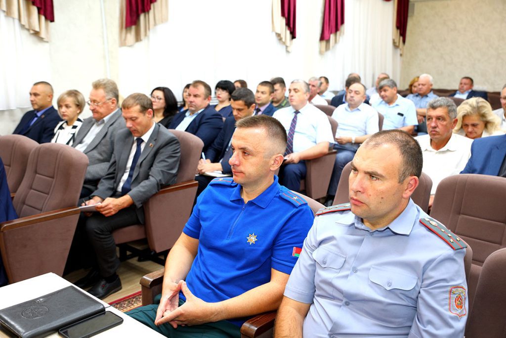 Глава Климовичского района Виктор Пугач провел аппаратное совещание