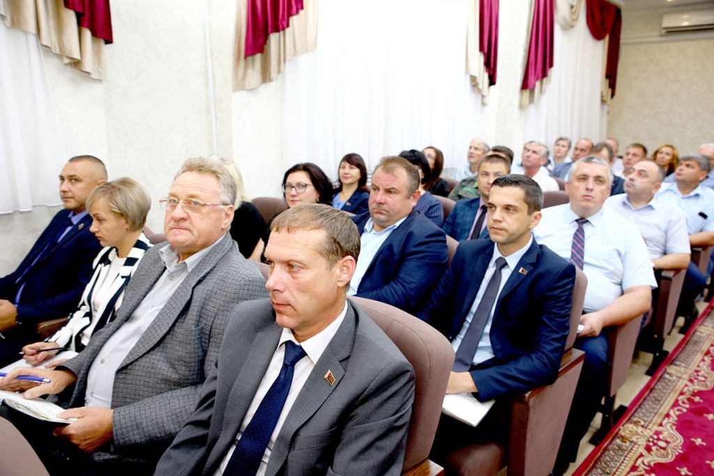 Глава Климовичского района Виктор Пугач провел аппаратное совещание