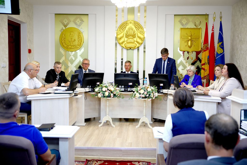 Глава Климовичского района Виктор Пугач провел аппаратное совещание