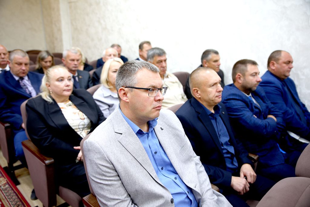 Виктор Пугач провел аппаратное совещание с активом Климовичского района