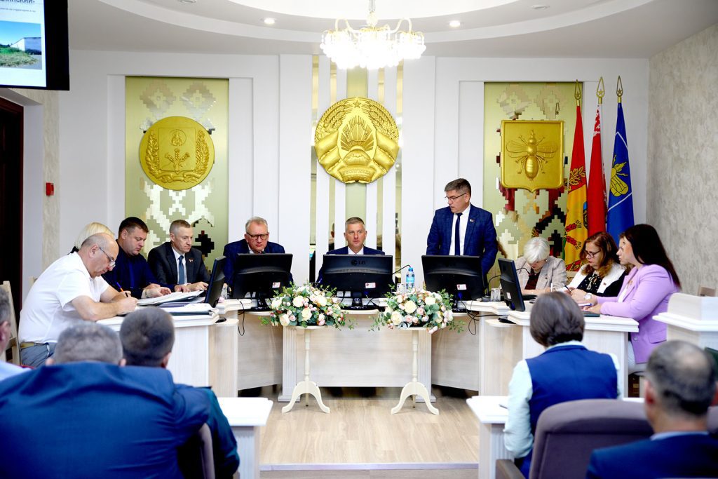 Виктор Пугач провел аппаратное совещание с активом Климовичского района