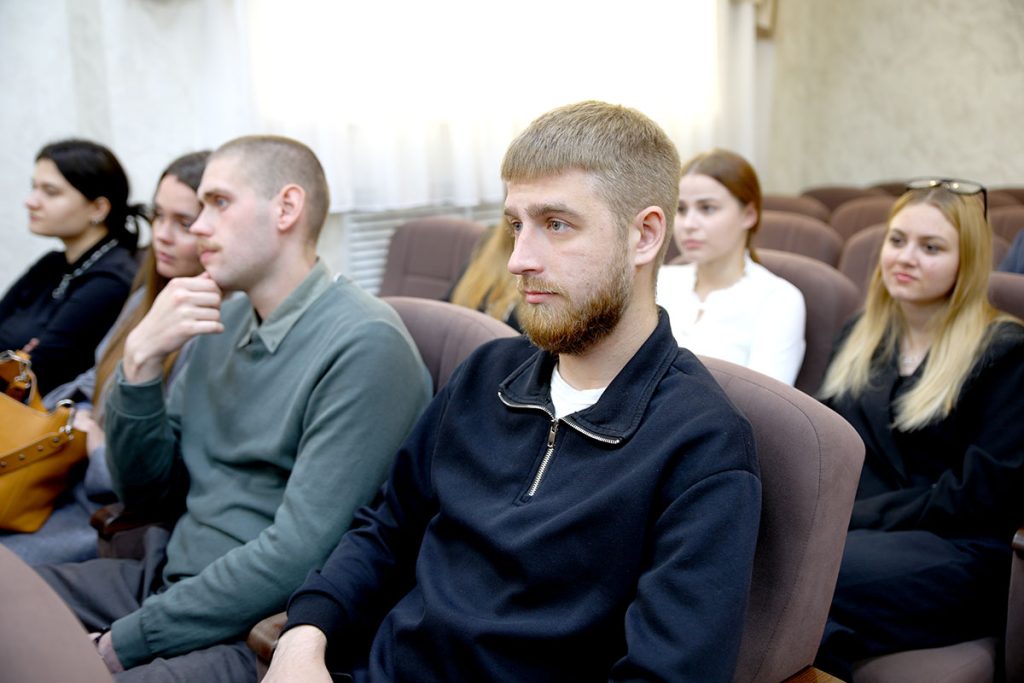 Виктор Пугач встретился с молодыми специалистами Климовщины