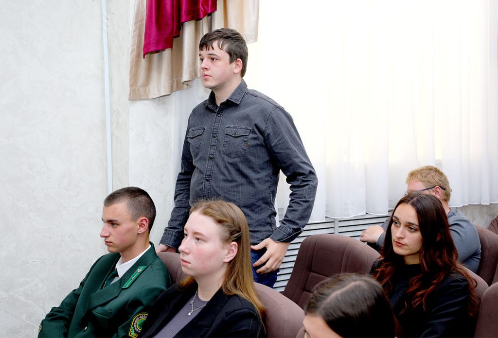 Виктор Пугач встретился с молодыми специалистами Климовщины