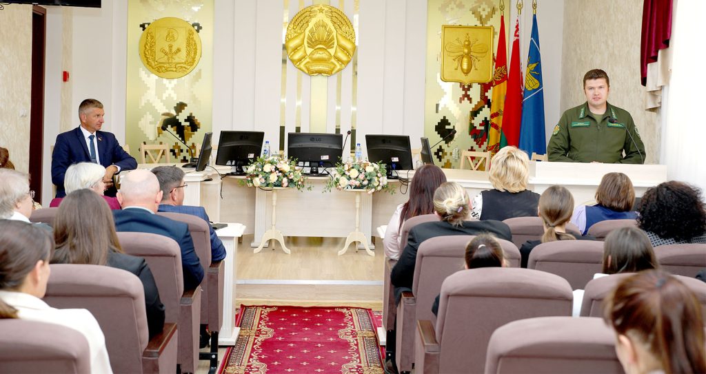 Виктор Пугач встретился с молодыми специалистами Климовщины