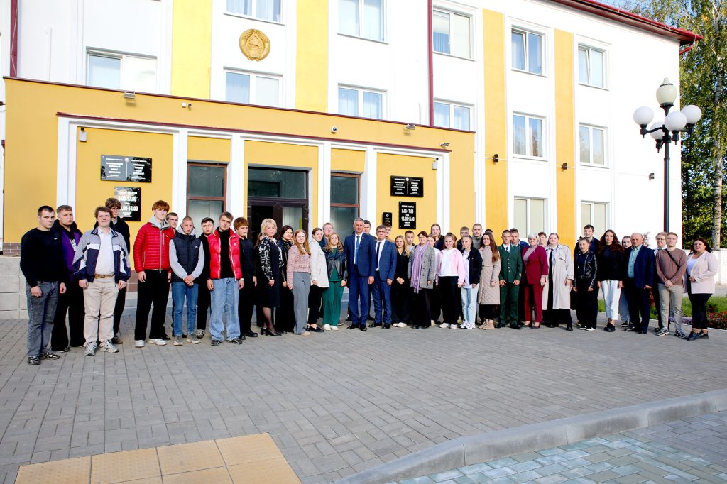 Виктор Пугач встретился с молодыми специалистами Климовщины