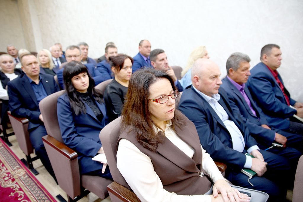 Виктор Пугач провел аппаратное совещание с активом Климовичского района