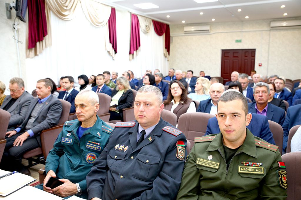 Работу с кадрами обсудили на очередном заседании Климовичского райисполкома