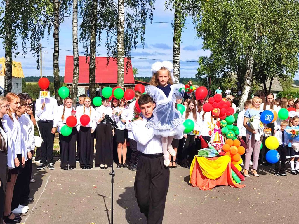 Эстафета поколений: как на Климовщине провели День знаний