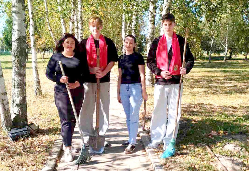 Сила единства: жители и активисты благоустраивают сквер в Тимоново