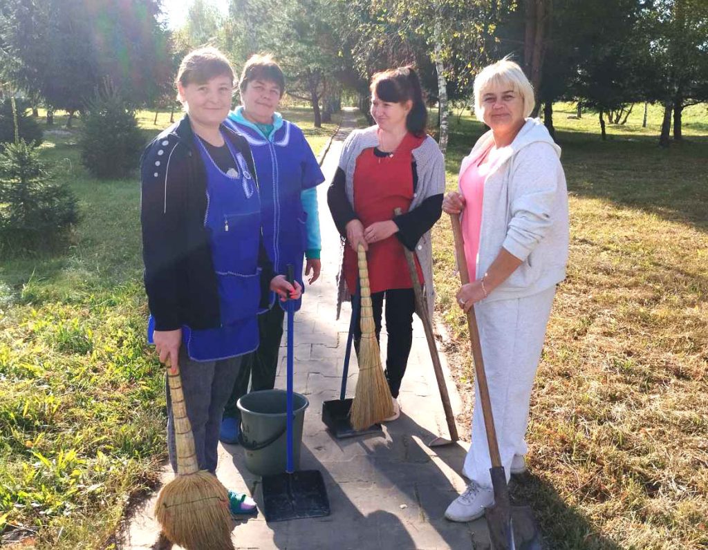 Сила единства: жители и активисты благоустраивают сквер в Тимоново
