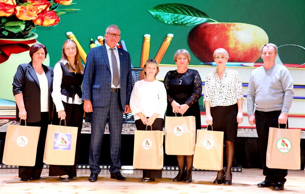 На Климовщине чествовали педагогических работников