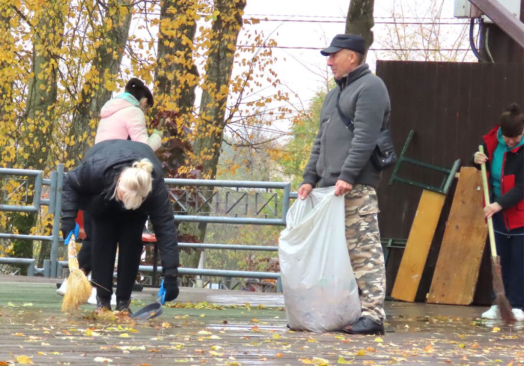 Когда порядок — в приоритете: жители Климовщины наводят чистоту