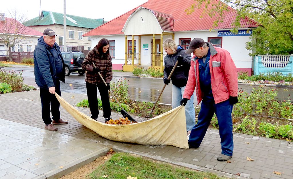 Когда порядок — в приоритете: жители Климовщины наводят чистоту