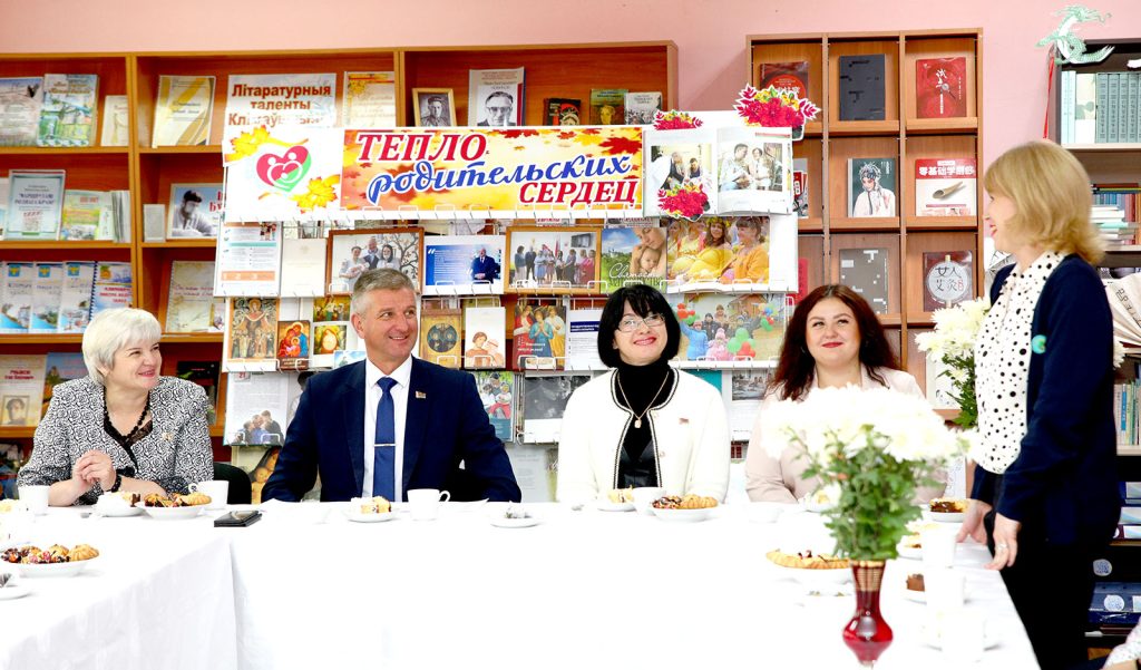 В Климовичской библиотеке чествовали матерей — героинь нашего времени