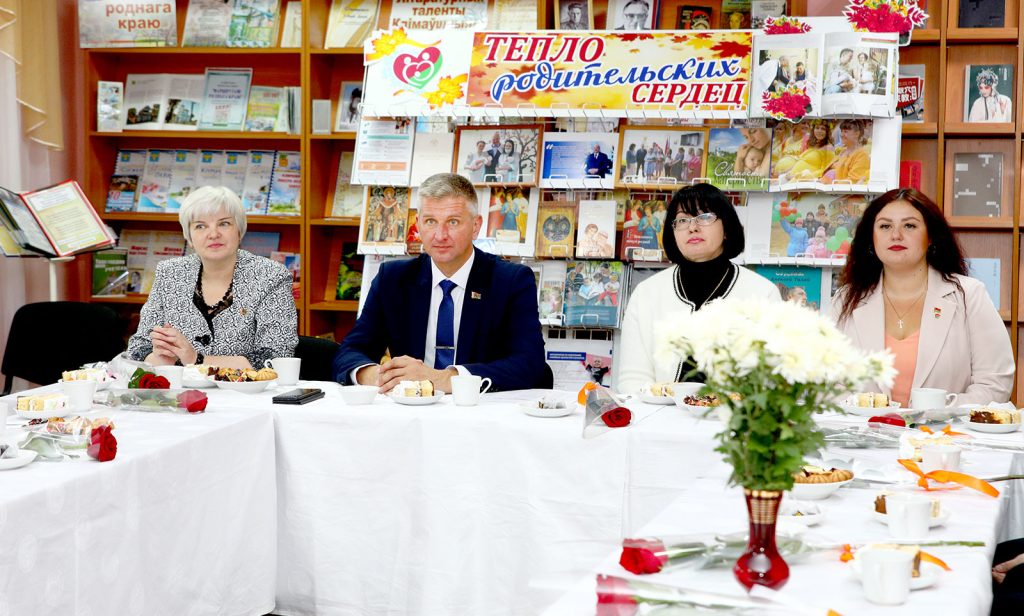 В Климовичской библиотеке чествовали матерей — героинь нашего времени