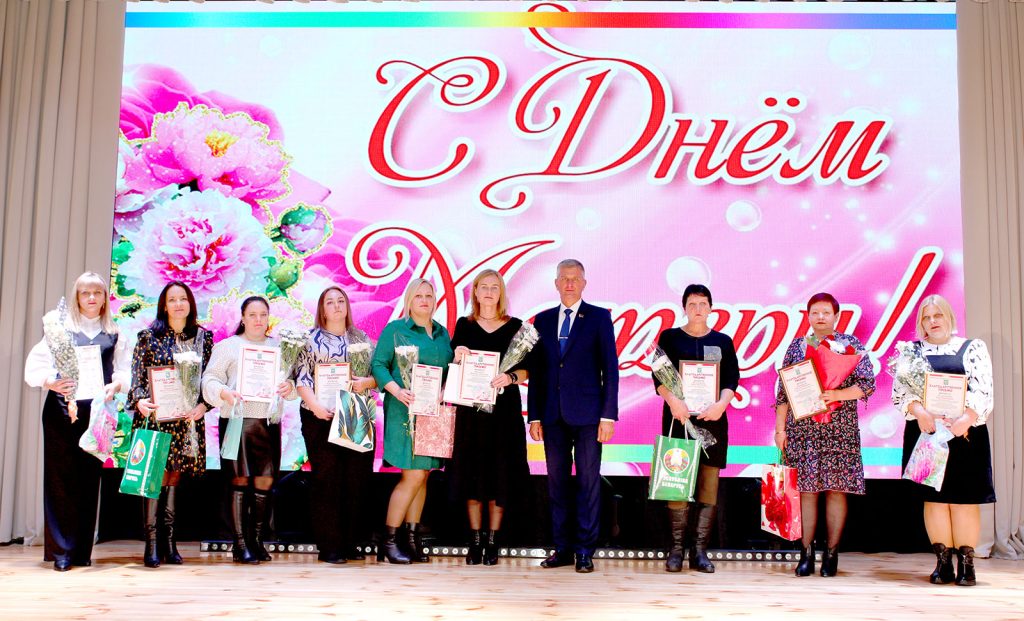 Праздник для тех, кто дарит жизнь: в Климовичском РЦК чествовали матерей