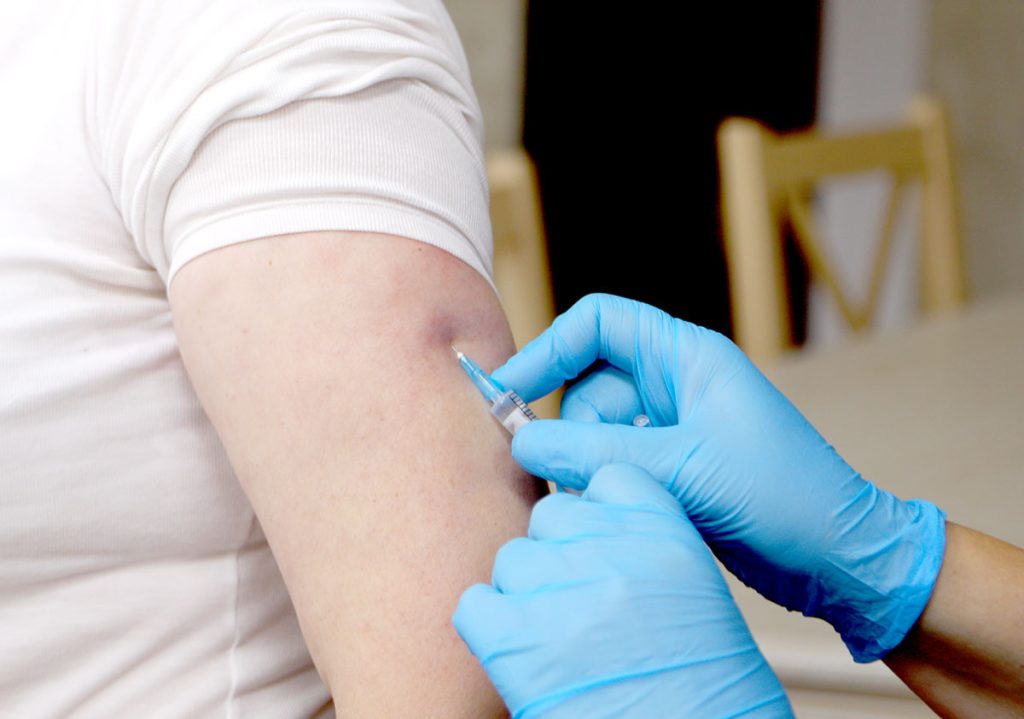 Работники Климовичского райисполкома прошли вакцинацию от гриппа и ОРИ