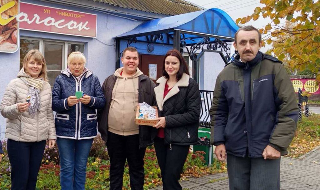 Как работники и посетители Климовичского РЦСОН чествовали матерей