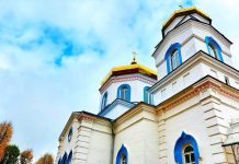 Православные верующие празднуют Вознесение Господне