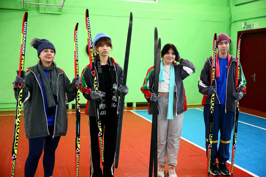 Кто быстрее и точнее: молодежь Климовщины сразилась в спортивных эстафетах