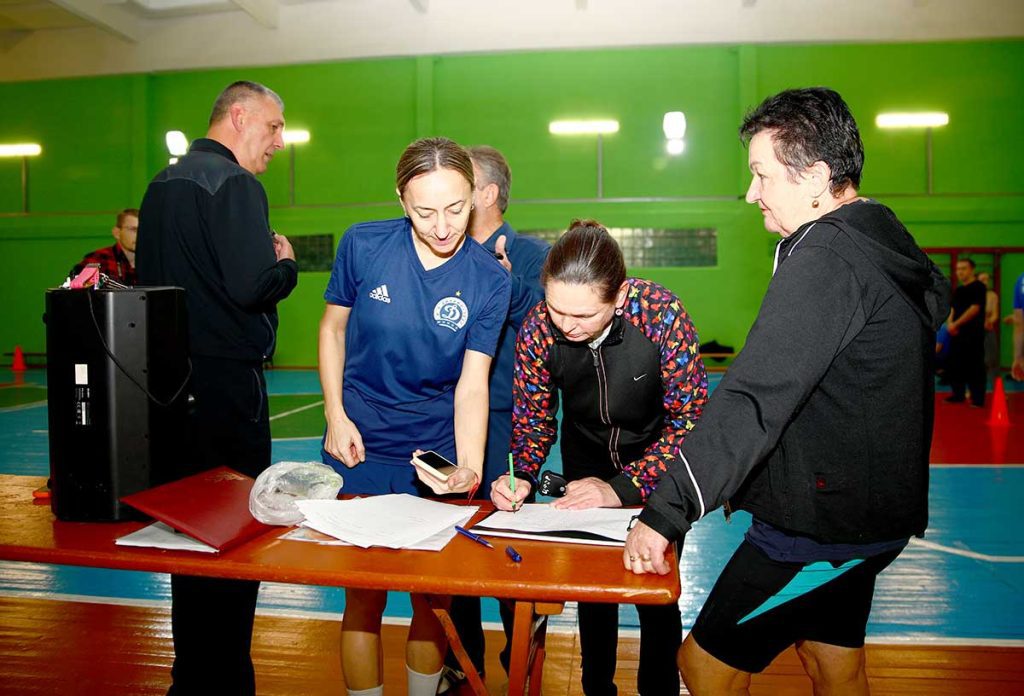 Кто быстрее и точнее: молодежь Климовщины сразилась в спортивных эстафетах