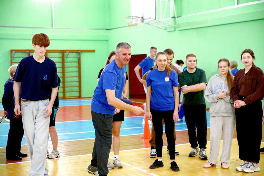 Кто быстрее и точнее: молодежь Климовщины сразилась в спортивных эстафетах