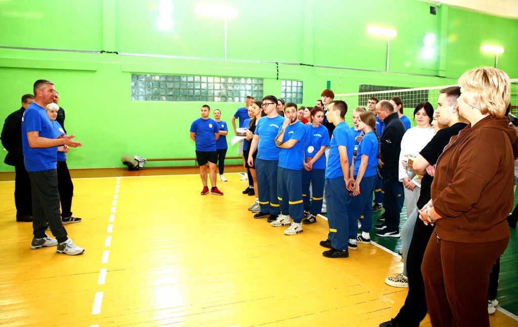 Кто быстрее и точнее: молодежь Климовщины сразилась в спортивных эстафетах