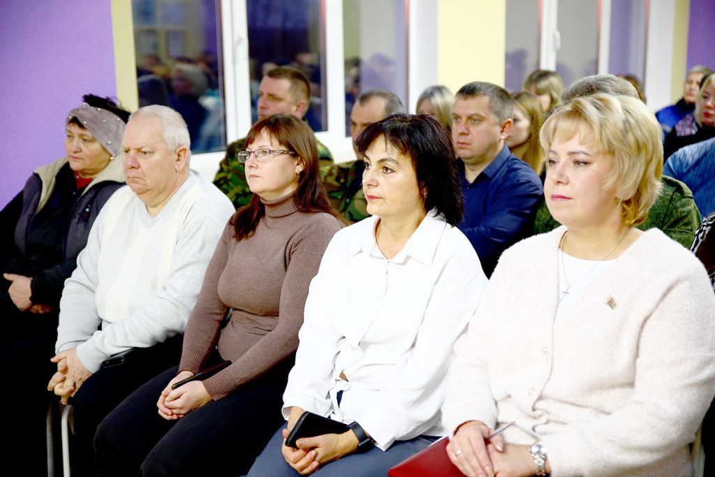 Виктор Пугач встретился с работниками Климовичского КХП