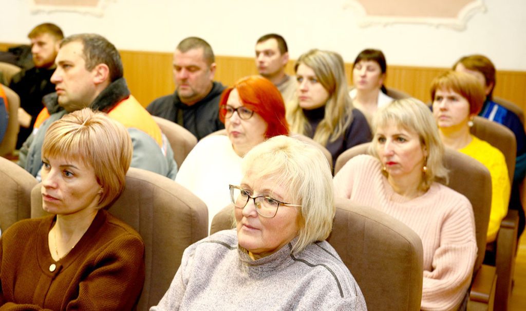 Сергей Давыдов и Василий Захаренко встретились с коллективом Климовичского лесхоза