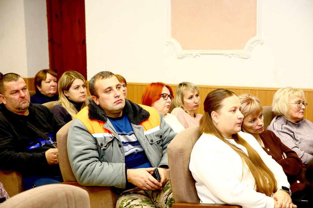 Сергей Давыдов и Василий Захаренко встретились с коллективом Климовичского лесхоза