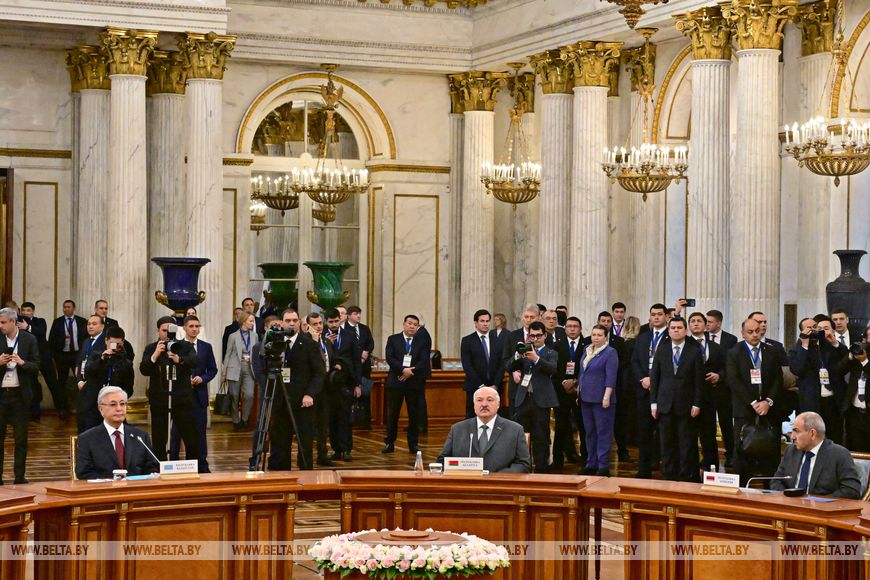 Саммиты в Питере, назначения и доклады силовиков, новогодний бал. Итоги недели Президента