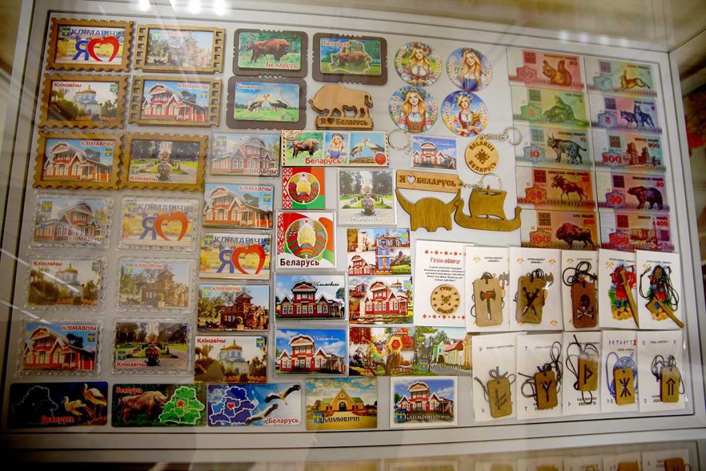 Новогодняя выставка-продажа открылась в районном музее