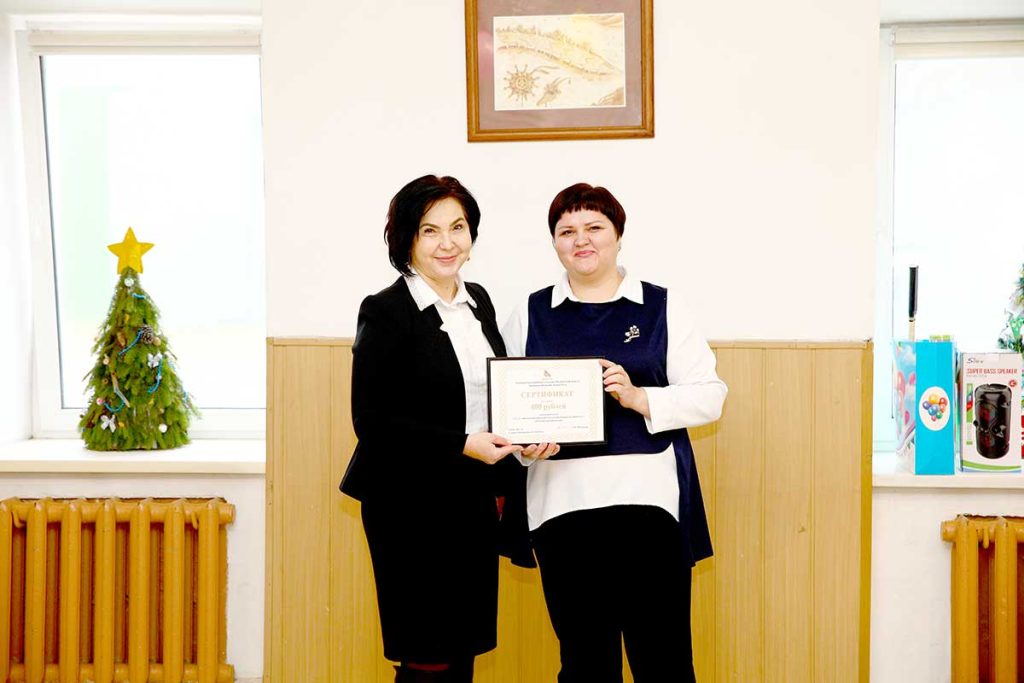 Концертно-игровую программу «Подарим праздник детям» провели в Климовичах