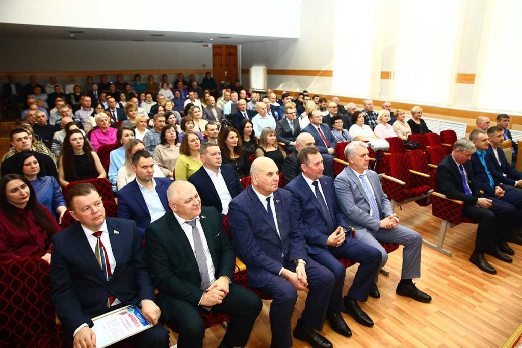 Климовичские энергетики принимали поздравления