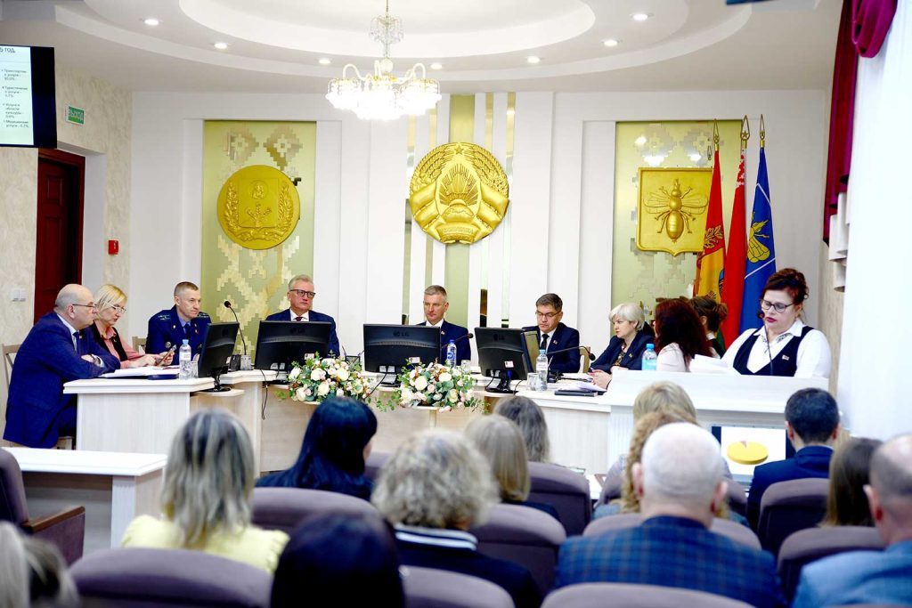 Заседание райисполкома и 20-я сессия райсовета: утвержден бюджет района на 2026 год