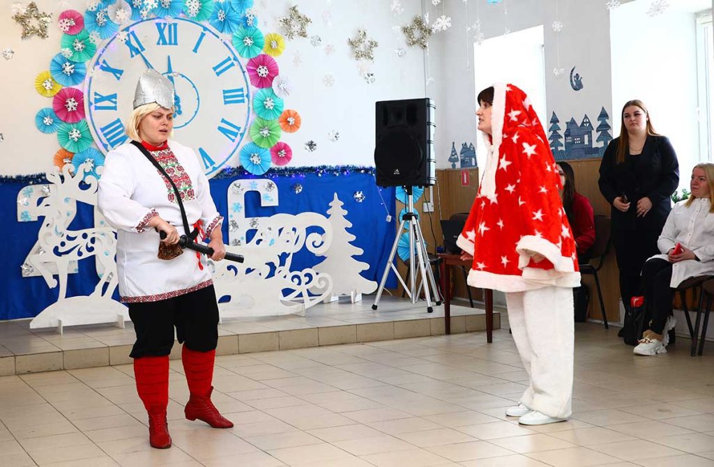 Акция «Наши дети» в Климовичах: праздник для детей и подарки от руководства района