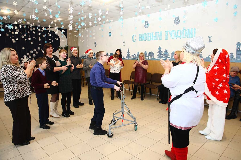 Акция «Наши дети» в Климовичах: праздник для детей и подарки от руководства района