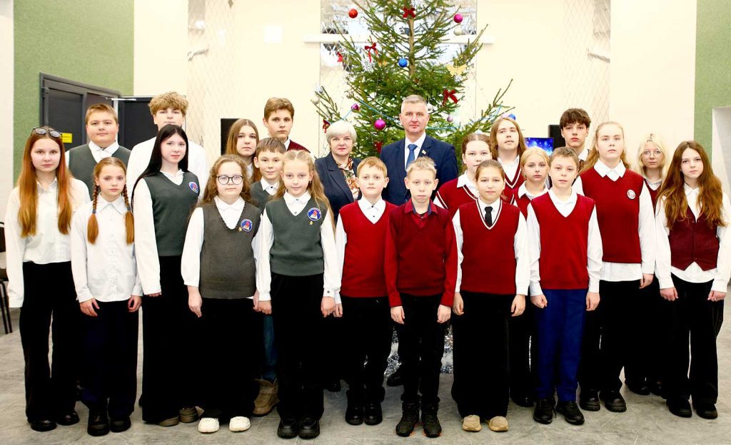 Акция «Наши дети» в Климовичах: праздник для детей и подарки от руководства района