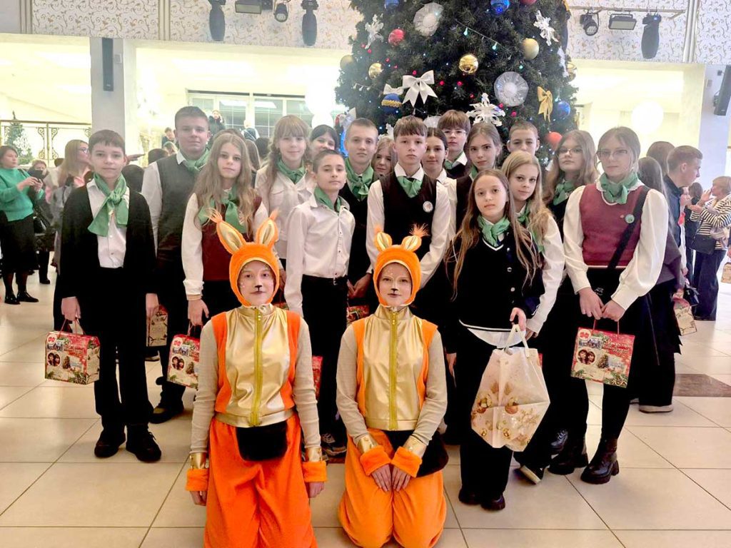 Юные климовчане побывали на губернаторской елке в Могилеве