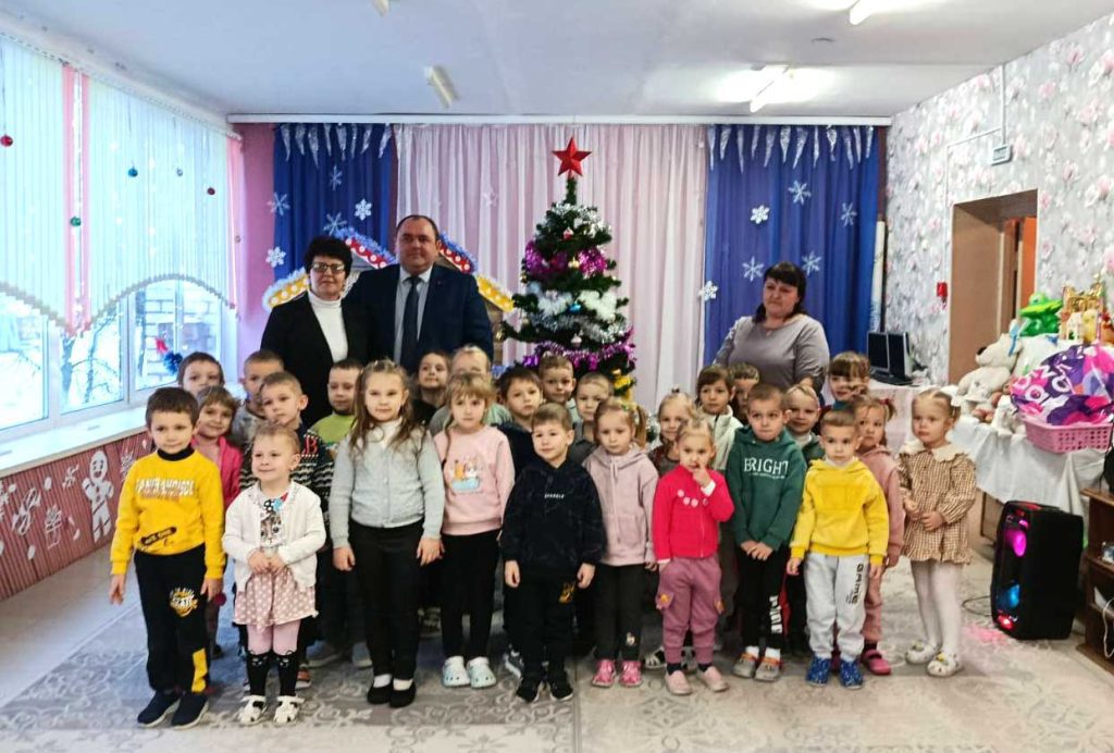 Новогодняя благотворительность: климовчане поддержали акцию “Наши дети”