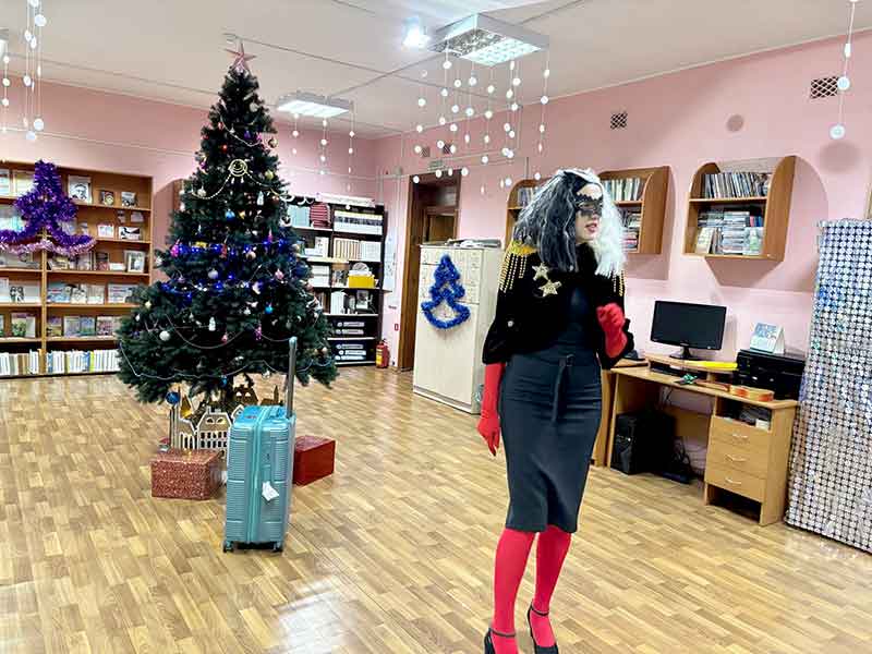 В Климовичах библиотекари устроили новогоднее представление для школьников