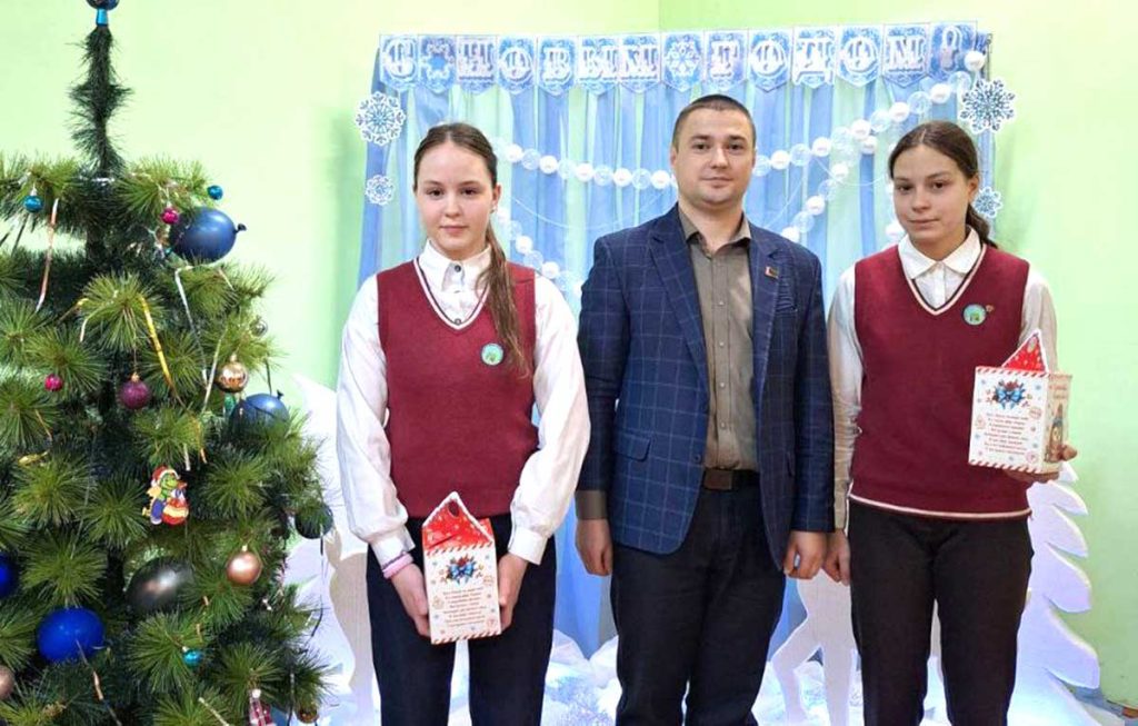 Акция "Наши дети": сувениры от "Белой Руси" получают климовчане