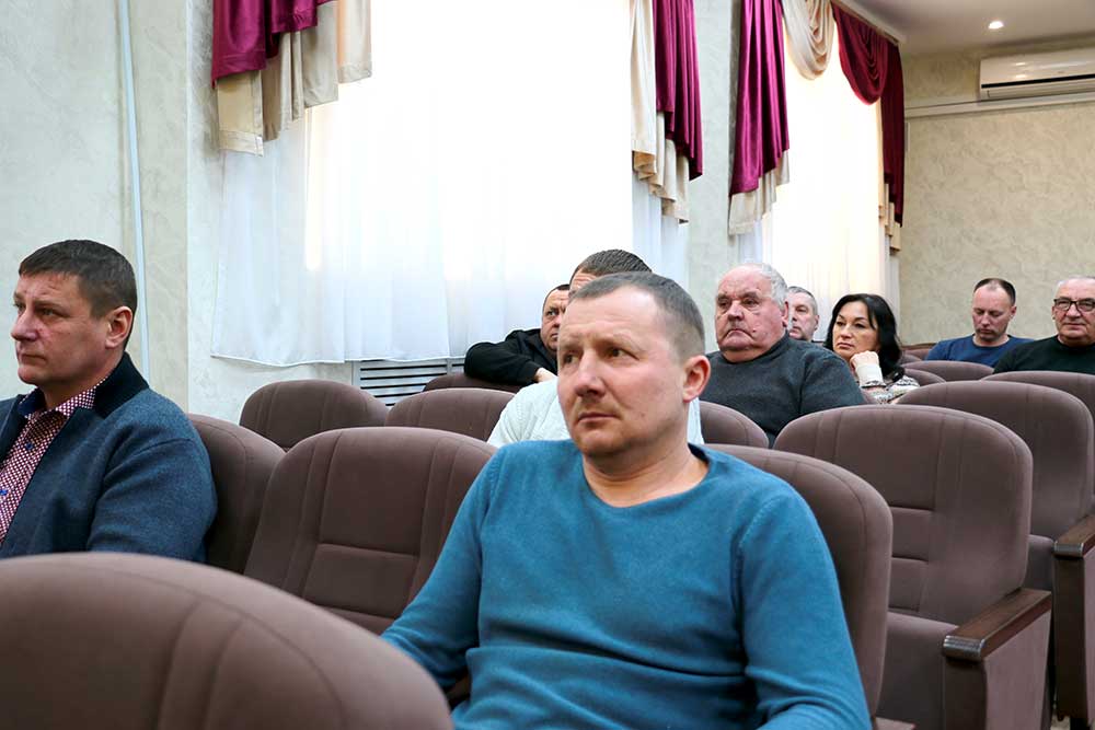 Делегат ВНС Виктор Пугач встретился с климовичскими фермерами