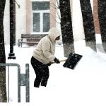 Снежный циклон испытывает климовчан на прочность