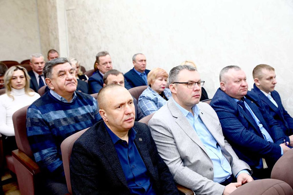 Виктор Пугач провел аппаратное совещание с активом Климовичского района