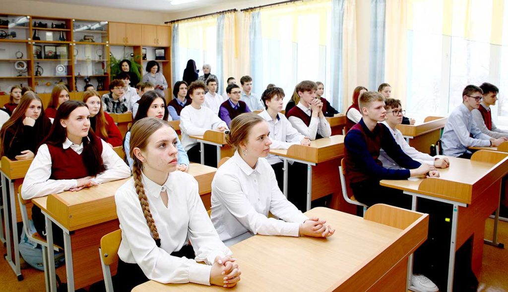 Глава района Виктор Пугач встретился с учащимися средней школы № 1 г. Климовичи